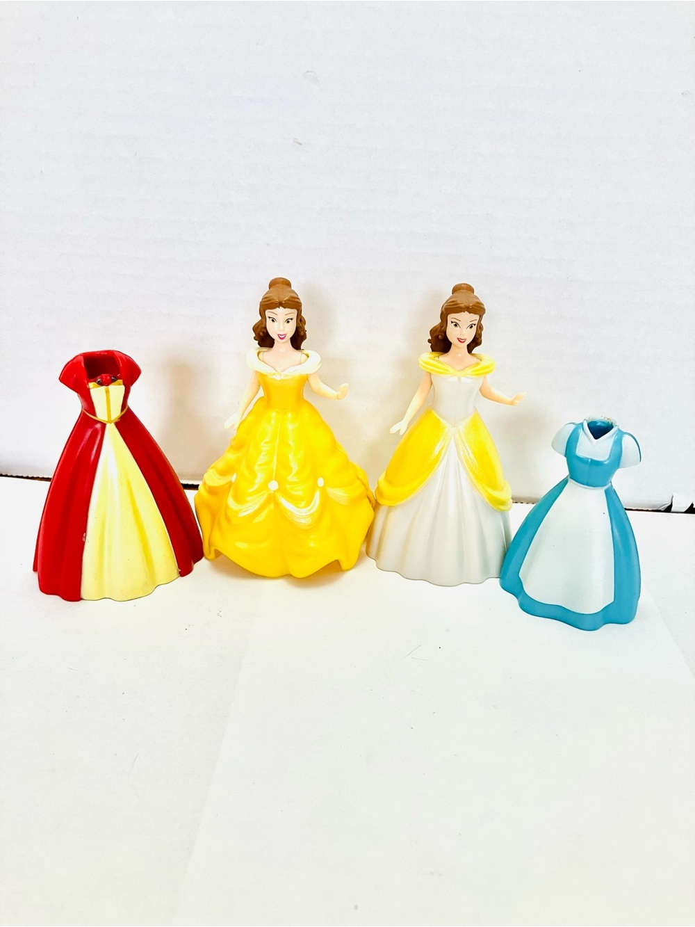 Disney Beauty & The Beast Belle Mini Dolls Lot(2) W/4 Magic Clip Dresses